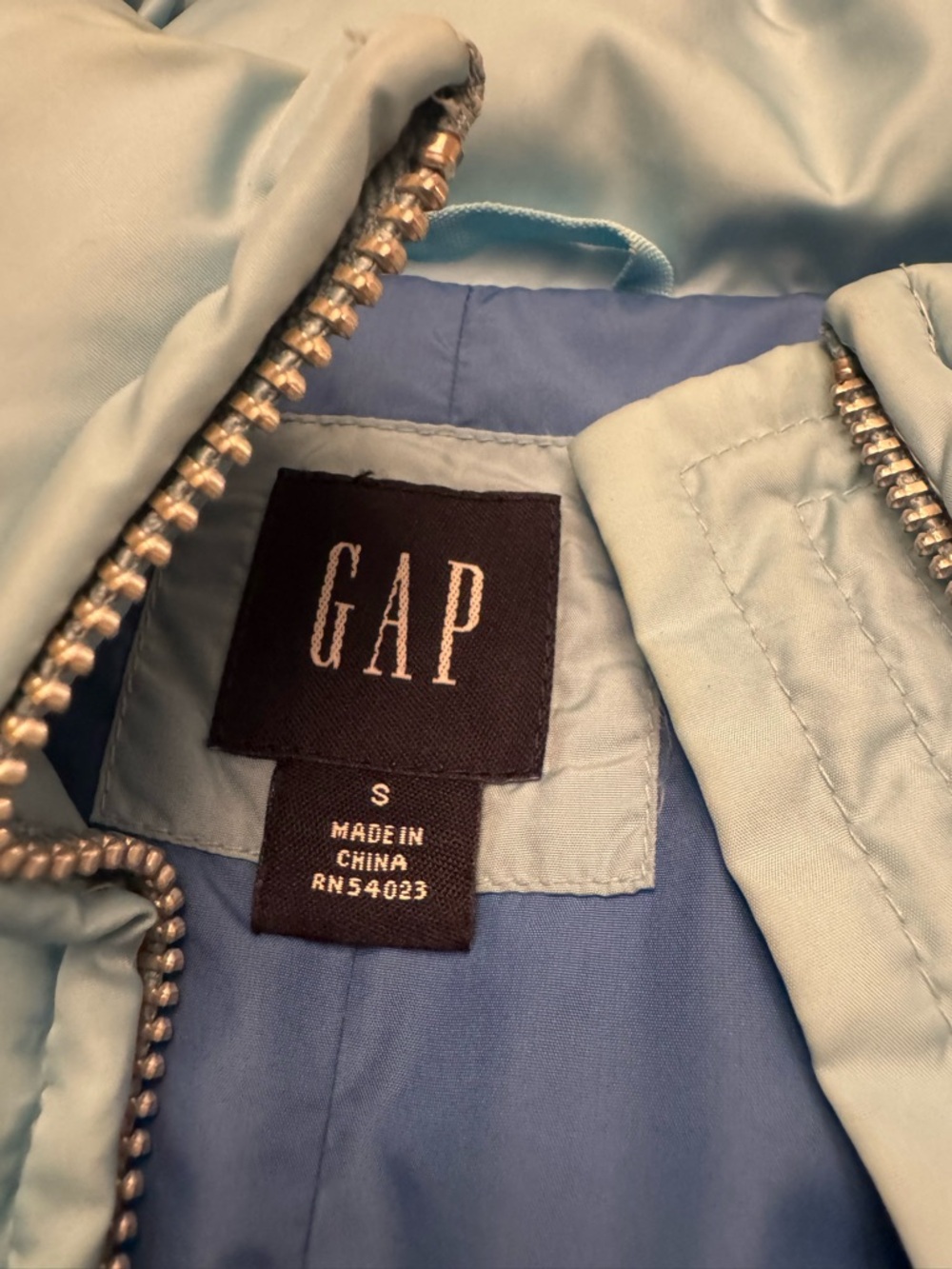 Gap Light Blue Quilted Puffer Vest - Women’s Size S - Minimalist Casual Layer - Picture 6 of 8